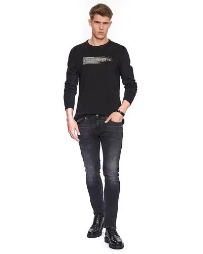 GUESS T-shirt with front embroidery logo - BLACK